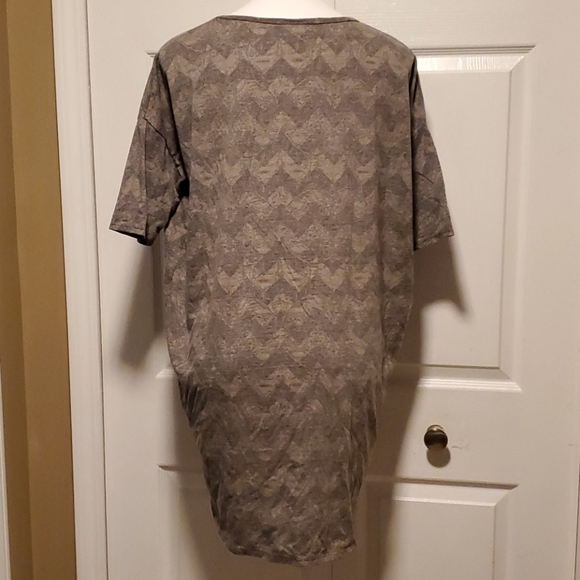 LulaRoe Hi Low Bottom Hem Top/Blouse - Large - Picture 2 of 4
